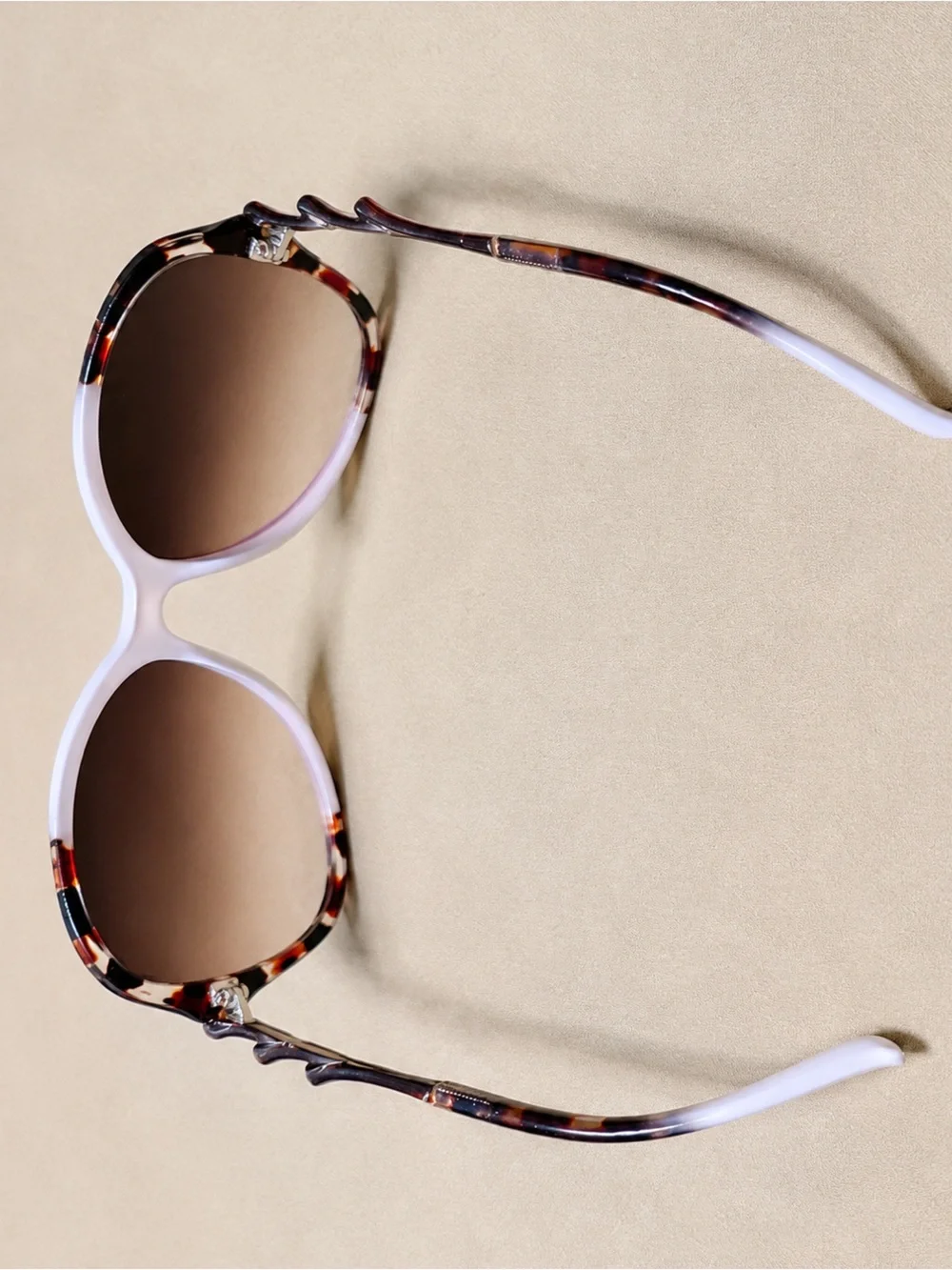 Oversized White Tortoise Brown Gradient Sunglasses